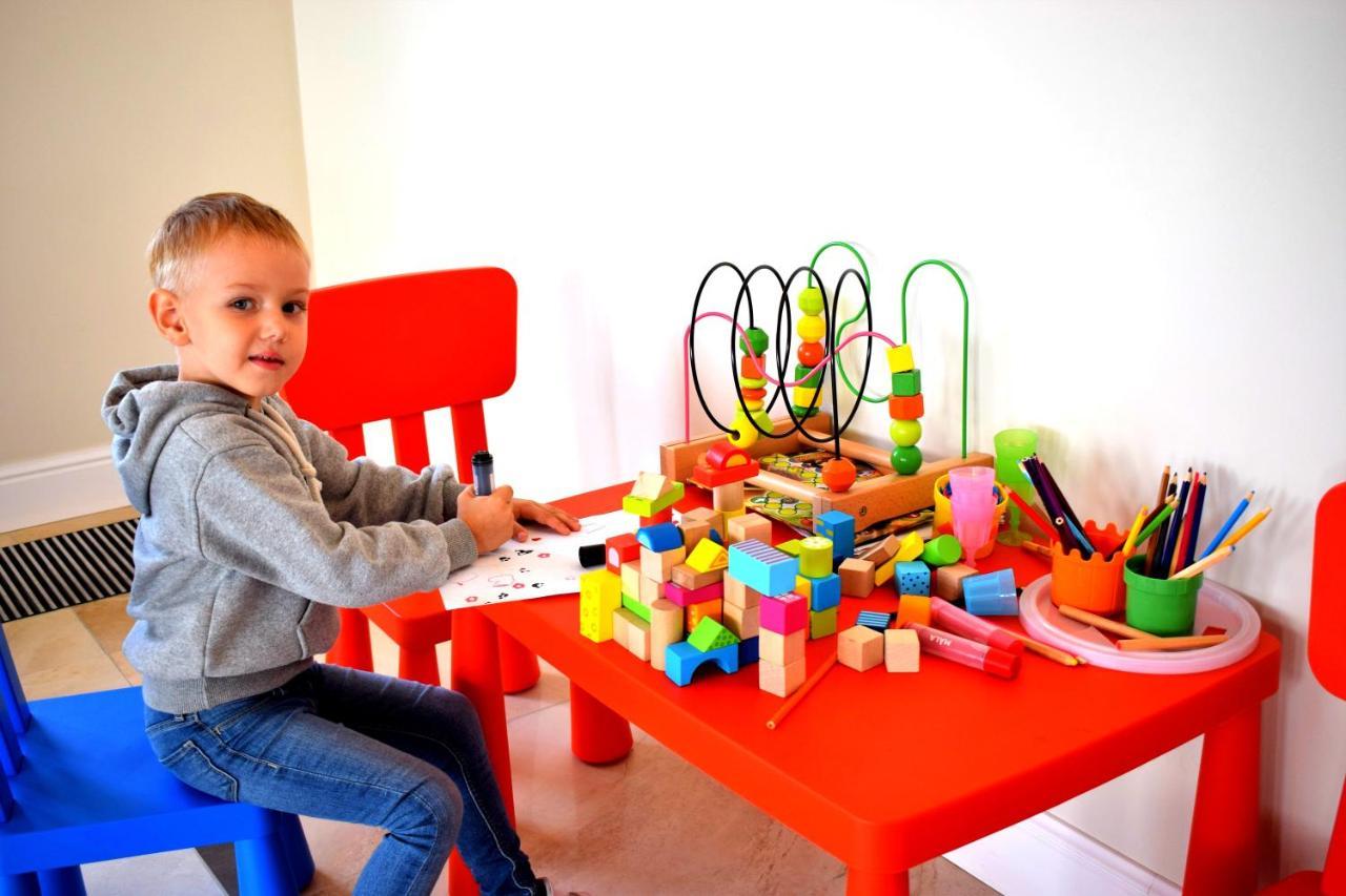 Boutique Odyseja & Spa Ciechocinek Exterior photo Child playing with toys