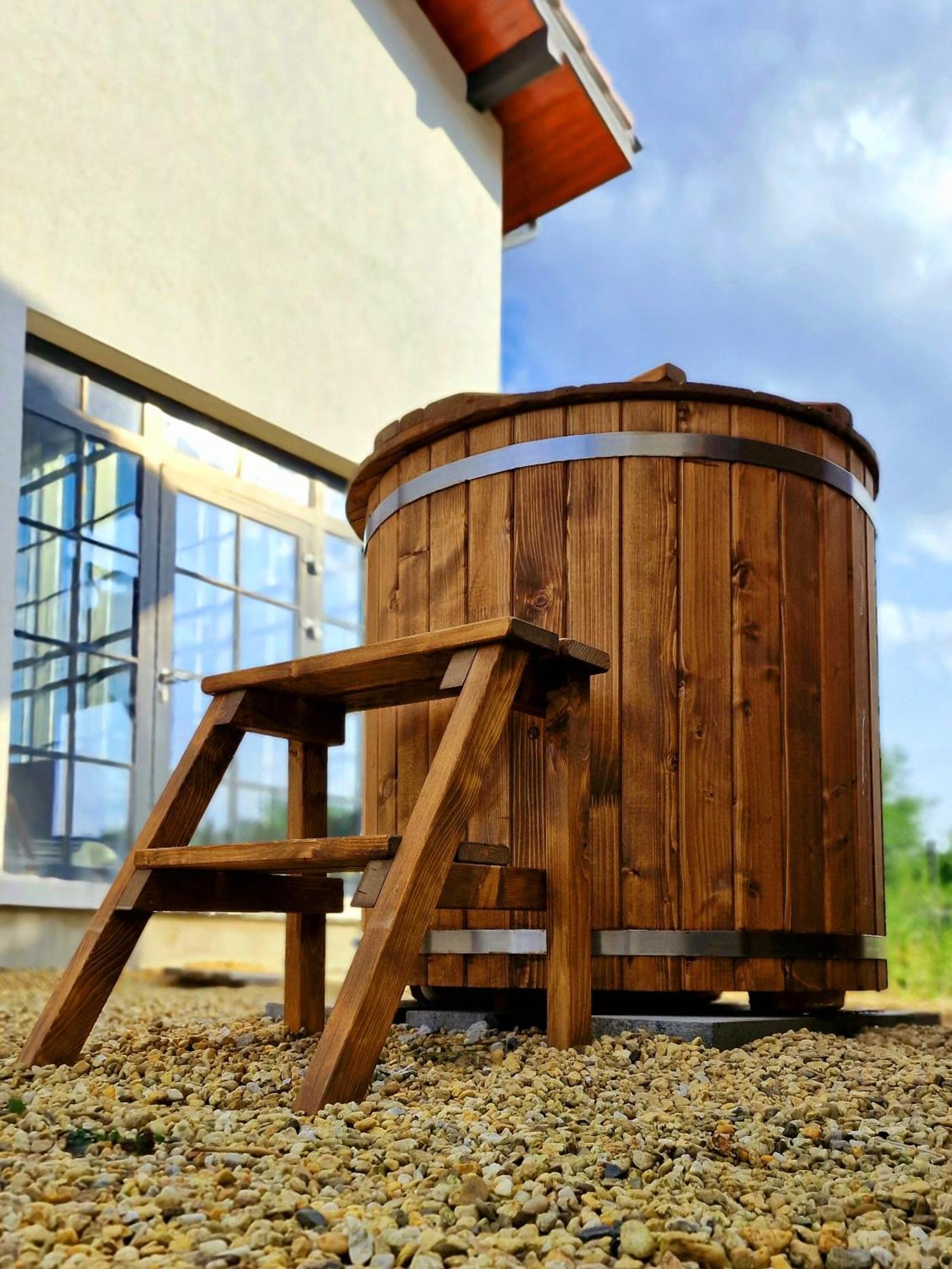 Boutique Odyseja & Spa Ciechocinek Exterior photo A wooden hot tub