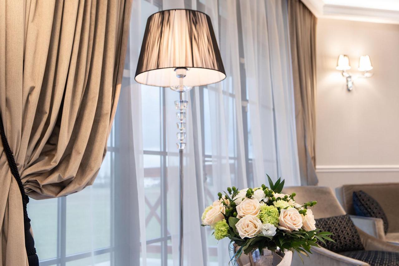 Boutique Odyseja & Spa Ciechocinek Exterior photo A floor lamp